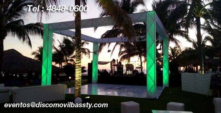 Evento de discoteca móvil con iluminación LED profesional en Guatemala