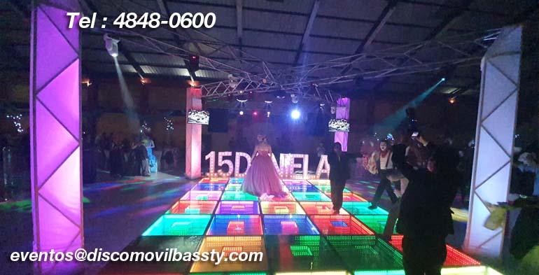 Celebración con efectos especiales y luces LED Discomovil Bassty